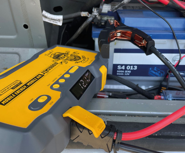Startbooster 12V Multifunksjon m/Kompressor og led lys 