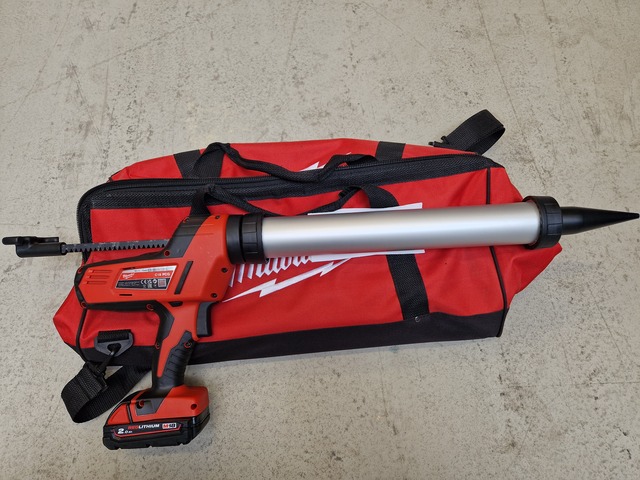 Milwaukee C18 PCG/600A-201B 