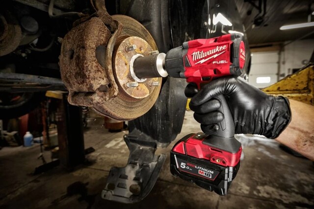 Milwaukee Mellomstor 1/2" Muttertrekker M18 FUEL m/batt 881 Nm 